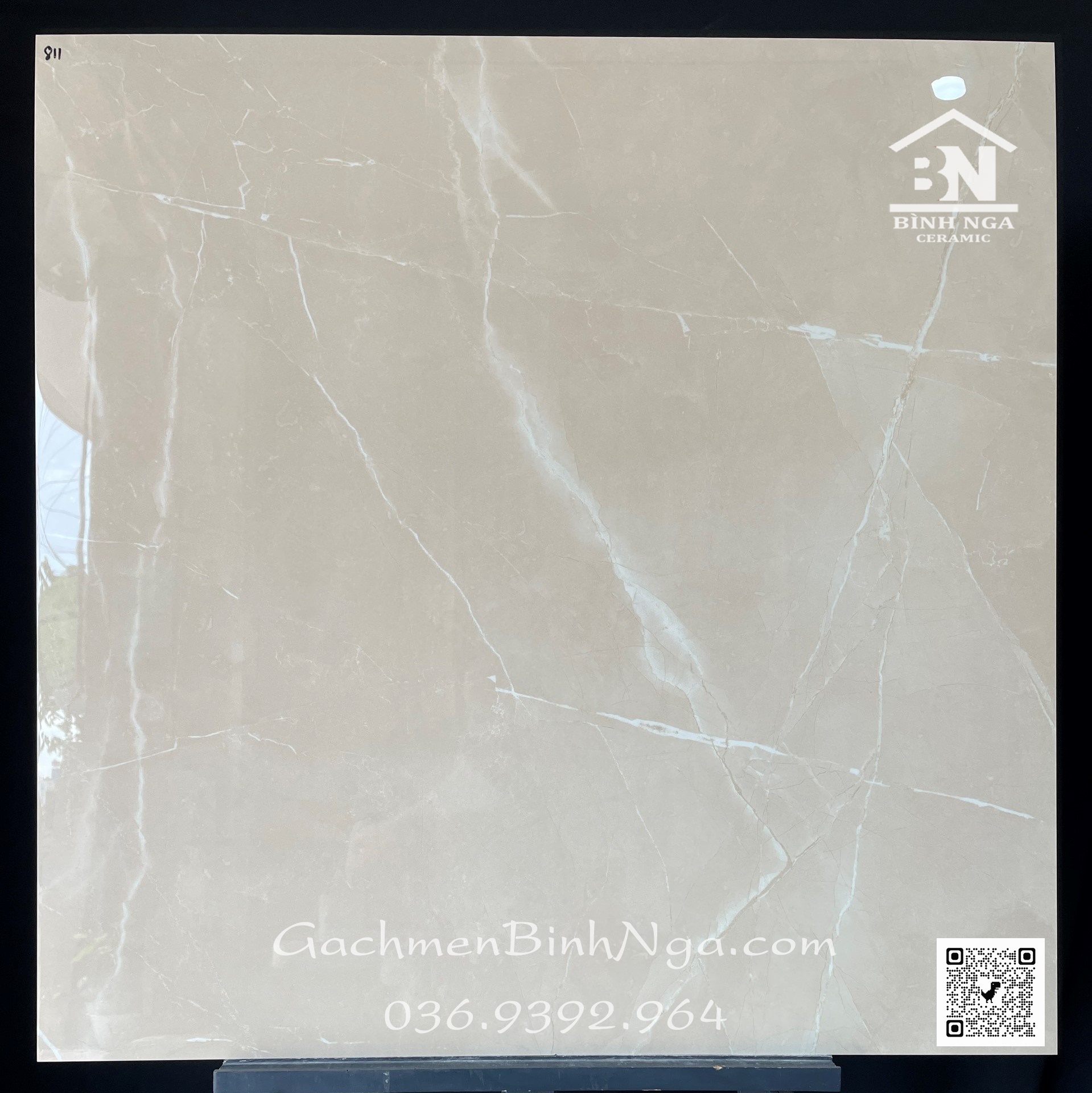 Gạch lát biệt thự 80x80 bóng kính màu vàng kem vân đá trắng