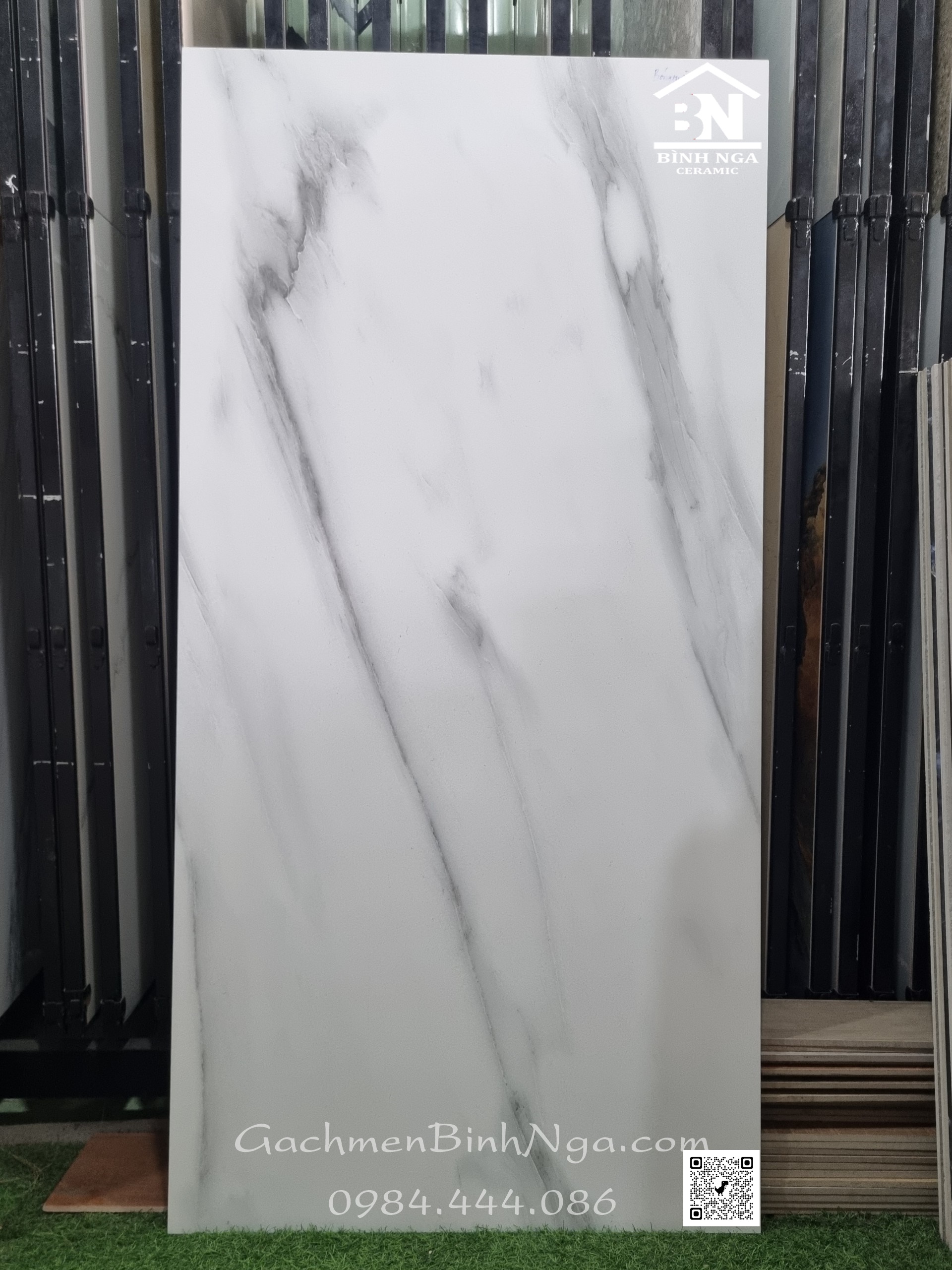 Gạch đá mờ màu trắng vân khói đậm 800x1600 cao cấp nhập khẩu