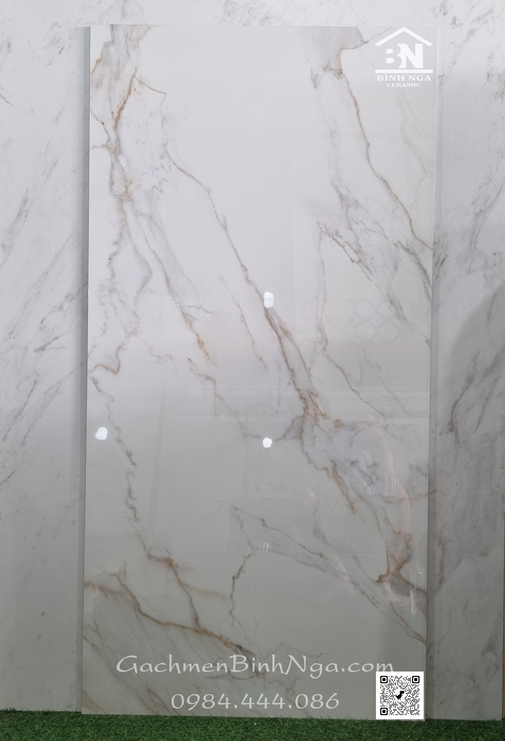 Gạch khổ lớn 80x160cm lát biệt thự màu trắng vân đá rạn