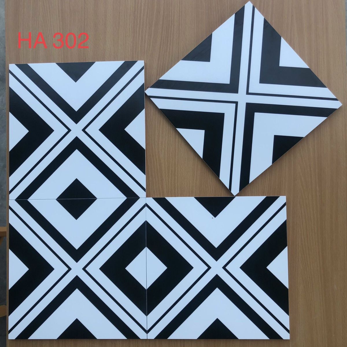 gạch bông dấu X đen trắng